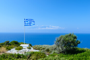 Греция отменила все ковидные ограничения на въезд для туристов